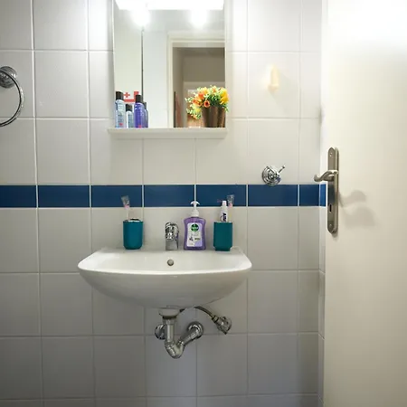 Neossia - Escape Tripoli